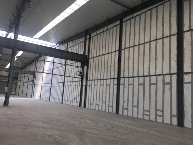 專業(yè)生產(chǎn)硅鎂 寫美篇   產(chǎn)品特點(diǎn)及性能指標(biāo):          1,輕質(zhì)