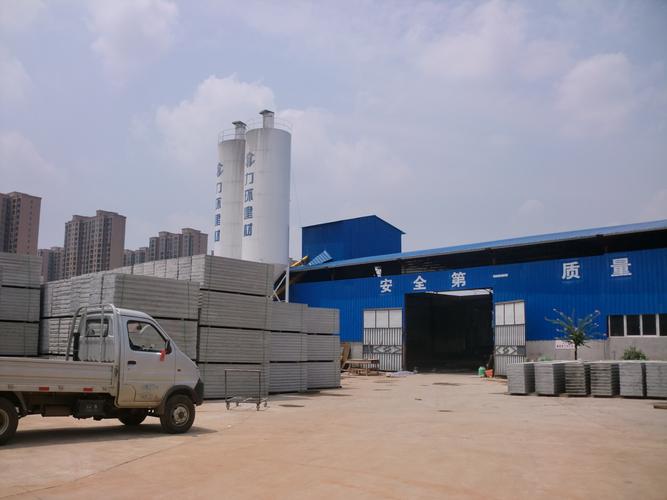 公司簡(jiǎn)介:湖南力環(huán)建材是從事輕質(zhì)隔墻板等新型建筑材料的研發(fā),生產(chǎn)